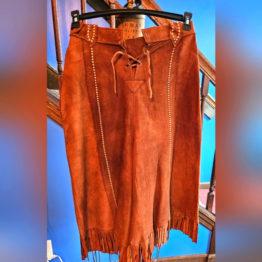 Vintage/antique women's rodeo coullote suade skirt, estimate size 9.